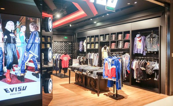 服裝店裝修哪家好，專業(yè)服裝店裝修設(shè)計