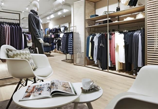 合肥服裝店裝修櫥窗怎么設(shè)計？裝修公司教你打造門面藝術(shù)設(shè)計