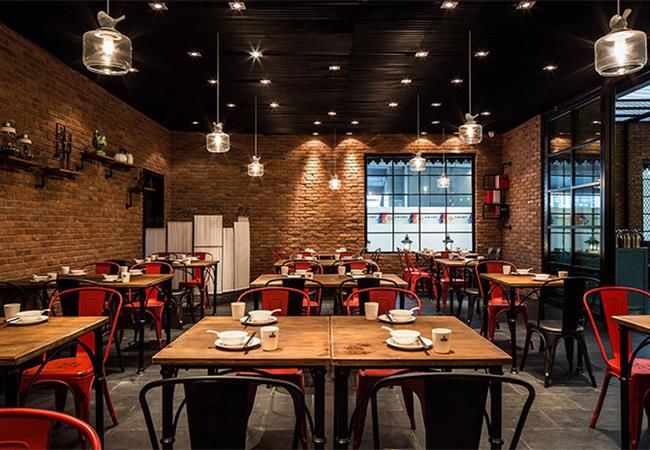合肥火鍋店設(shè)計(jì)公司，loft風(fēng)格火鍋店裝修如何選好家具配飾？