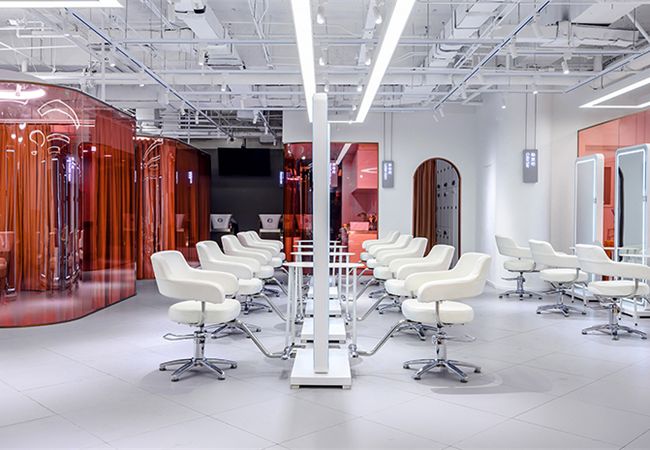 合肥美發(fā)店設(shè)計(jì)，如何巧妙利用裝修來吸引顧客主動(dòng)進(jìn)店?